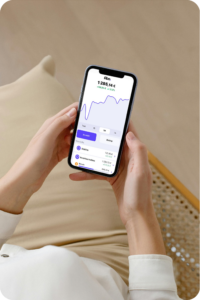 écran téléphone avec l'application Fibo ouverte. La personne est entrain d'investir dans les crypto actifs